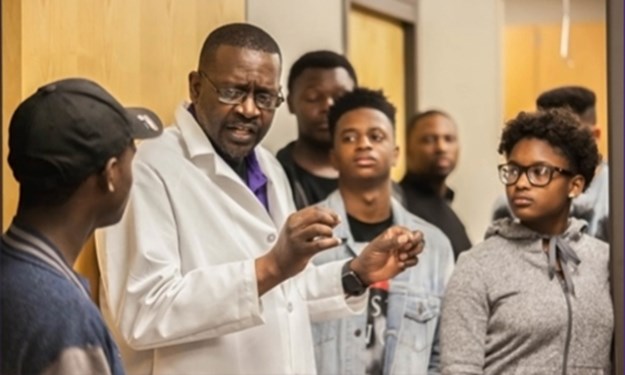 Wingfield ag students resized.jpg